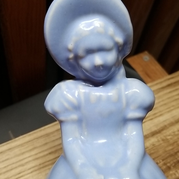 Vintage Shawnee Pottery Southern Belle Planter - Picture 6 of 7